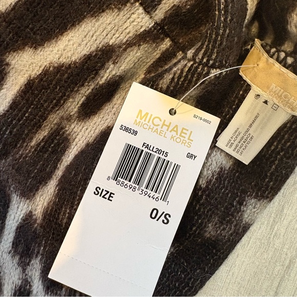NWT, MICHAEL Michael Kors 'Rochelle' Animal Print Infinity Scarf - Gray/Black - Picture 10 of 11